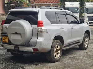 Toyota Land Cruiser Prado 2010 Silver