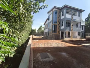 5bdrm Maisonette in Gated Estate, Kerarapon for sale
