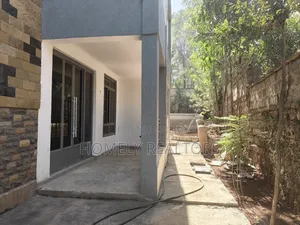 5bdrm Maisonette in Gated Estate, Kerarapon for sale