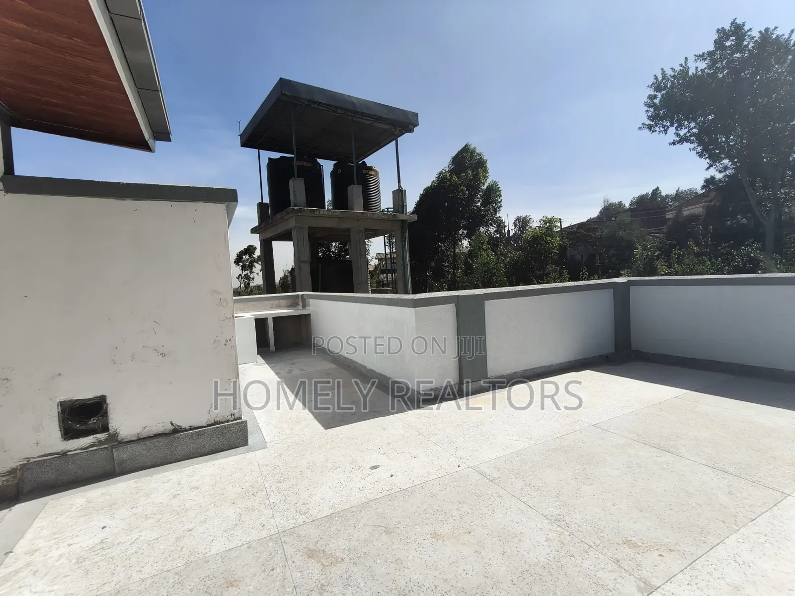 5bdrm Maisonette in Gated Estate, Kerarapon for sale