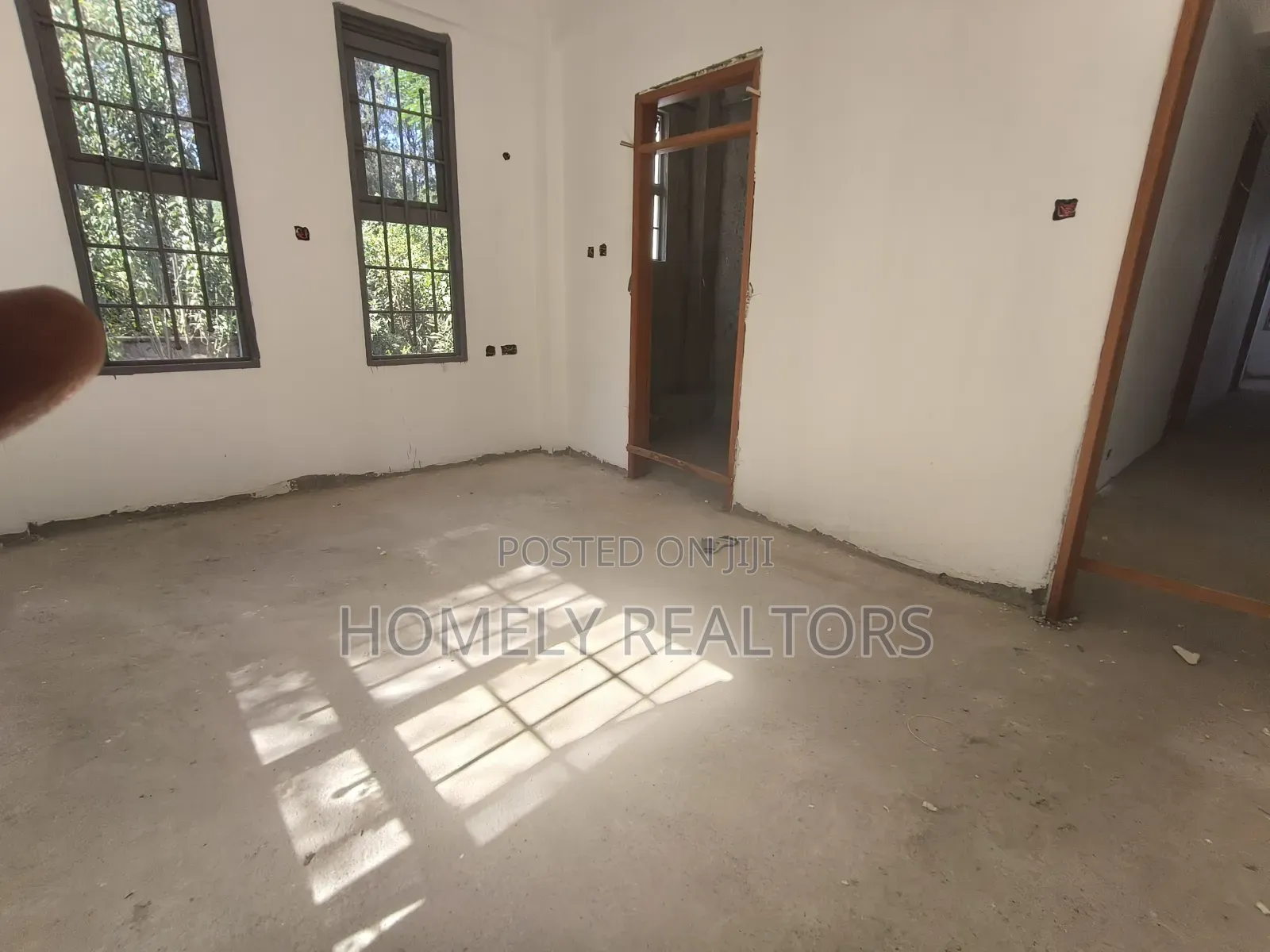5bdrm Maisonette in Gated Estate, Kerarapon for sale