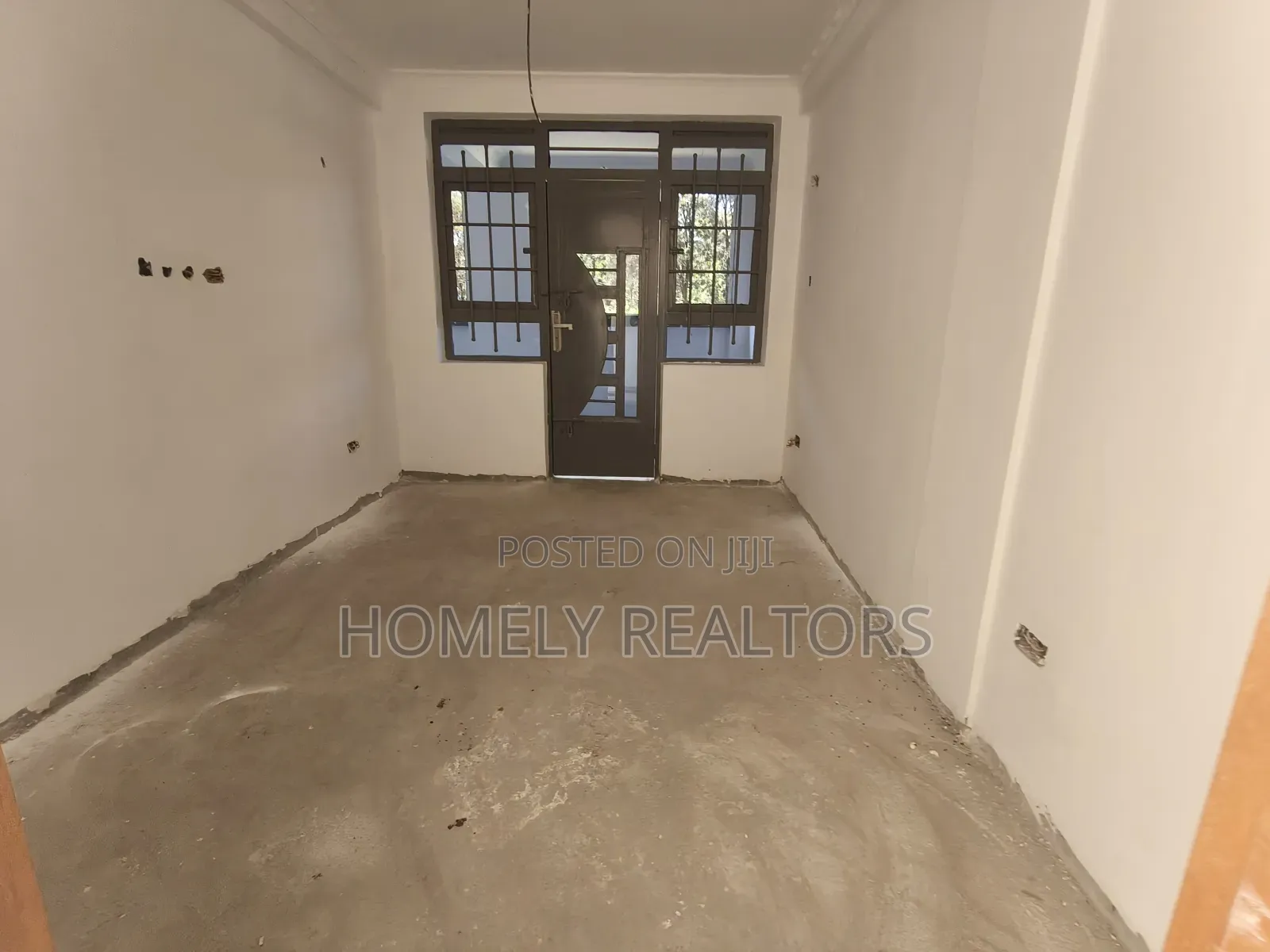 5bdrm Maisonette in Gated Estate, Kerarapon for sale