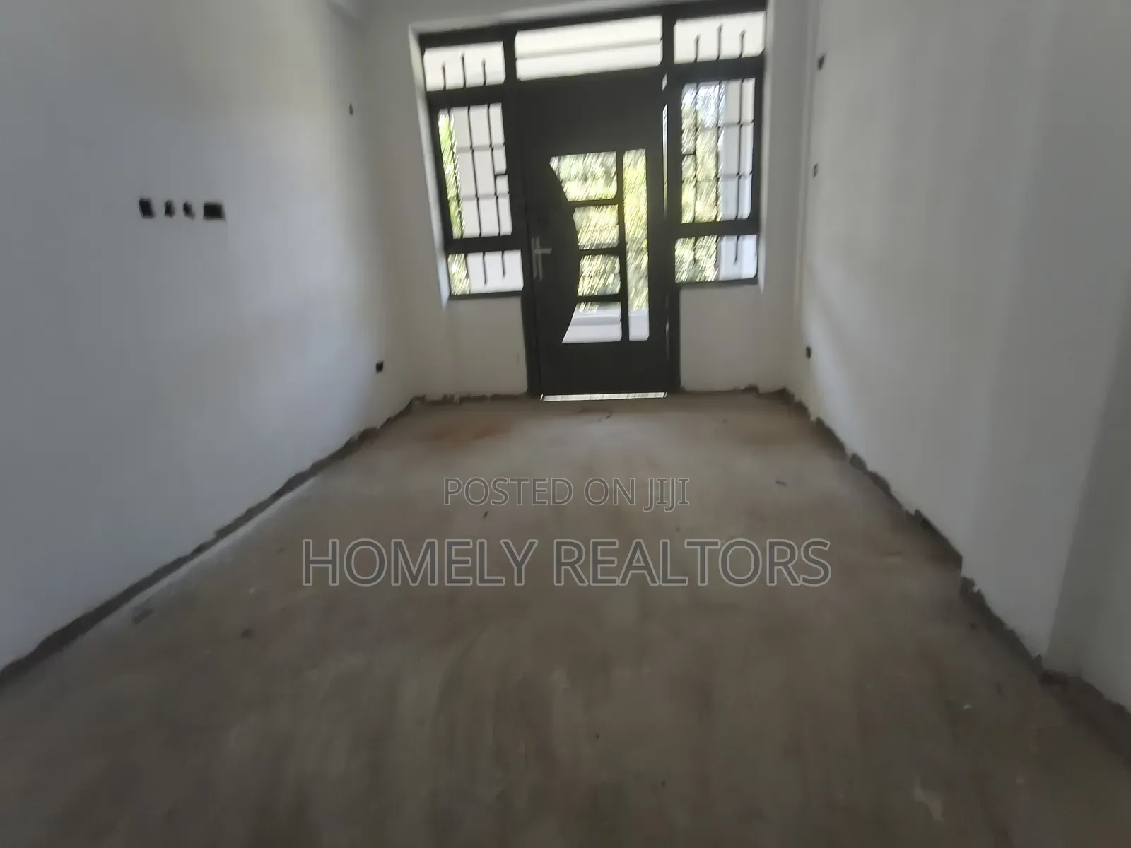 5bdrm Maisonette in Gated Estate, Kerarapon for sale