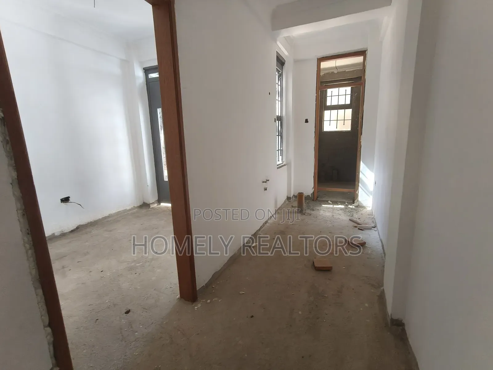 5bdrm Maisonette in Gated Estate, Kerarapon for sale