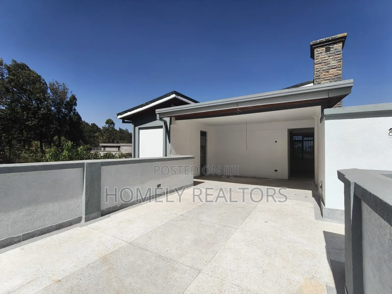 5bdrm Maisonette in Gated Estate, Kerarapon for sale