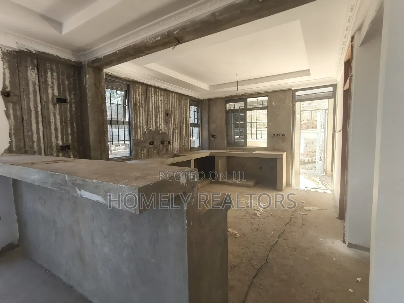 5bdrm Maisonette in Gated Estate, Kerarapon for sale