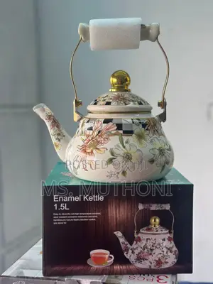 1.5l Capacity Enamel Kettle With a Floral Pattern
