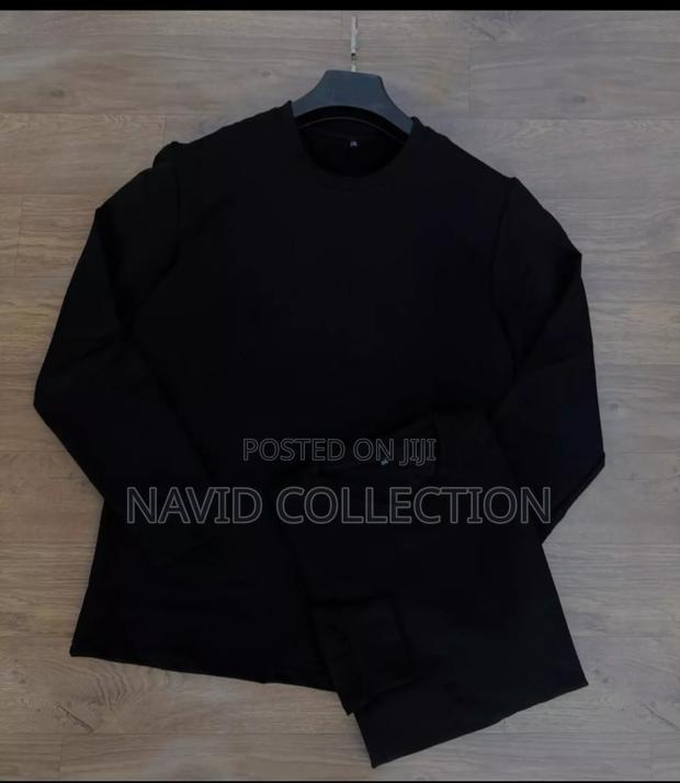 Warm Longsleveed Sweatshirts . - thumbnail 2