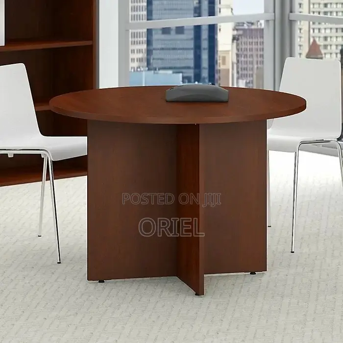 Modern Meeting Table : 4-Seater Round Conference Table
