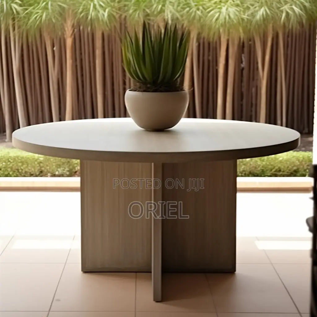 Modern Meeting Table : 4-Seater Round Conference Table