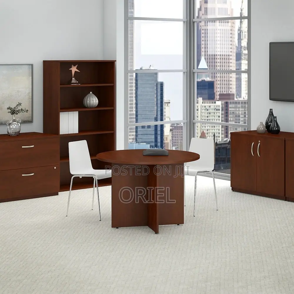 Modern Meeting Table : 4-Seater Round Conference Table