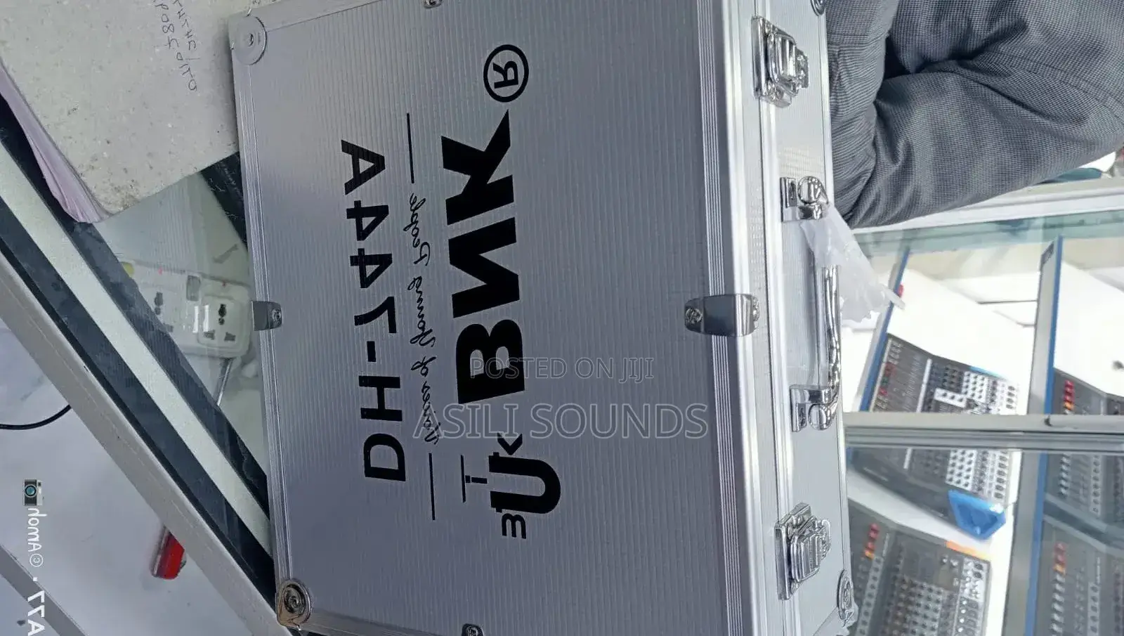 BNK Dh-744a Wireless Microphone System.