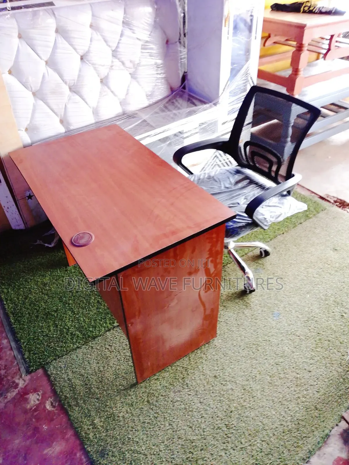 Relaxing Working Chair With Table