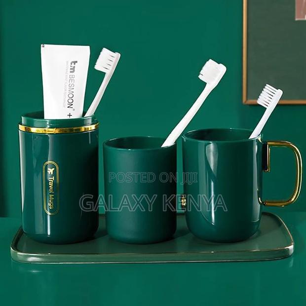 Portable Travel Toothbrush Storage Case - thumbnail 3