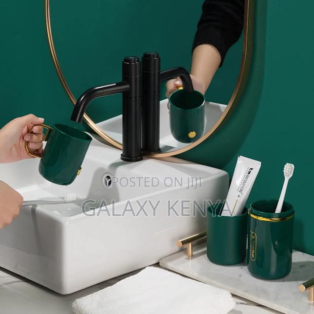 Portable Travel Toothbrush Storage Case - thumbnail 8