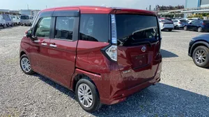 Toyota Roomy 2019 Red