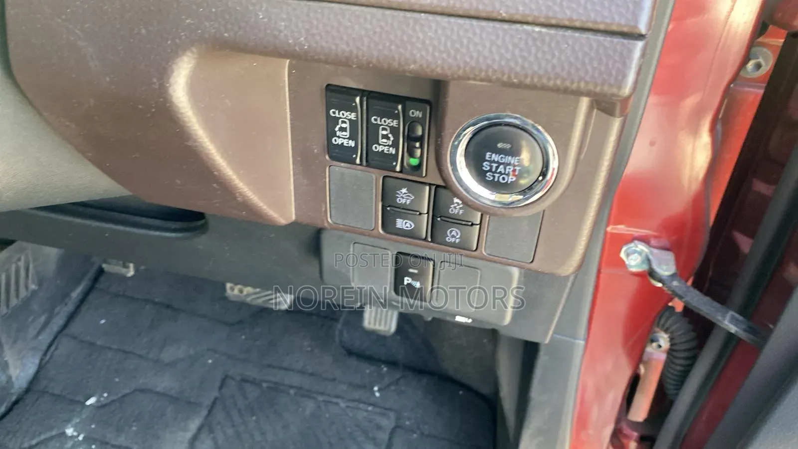 Toyota Roomy 2019 Red