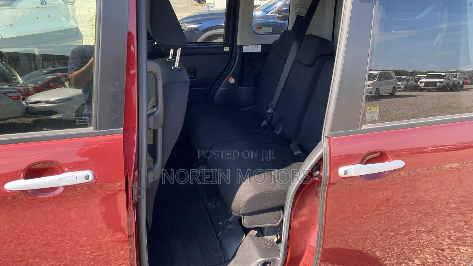 Toyota Roomy 2019 Red