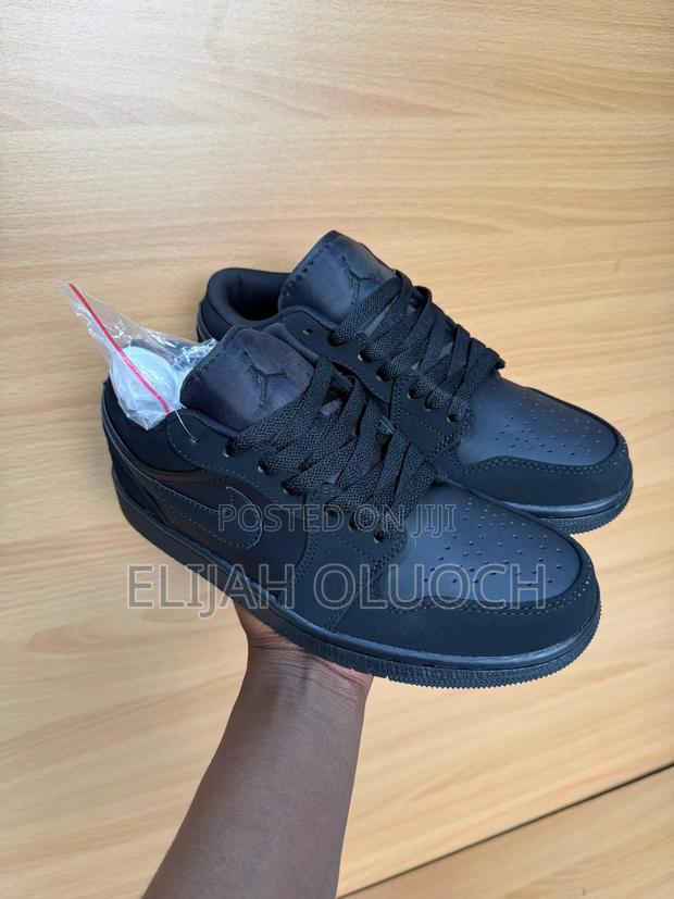 Air Jordan 1 All Black 
Leather Shoes