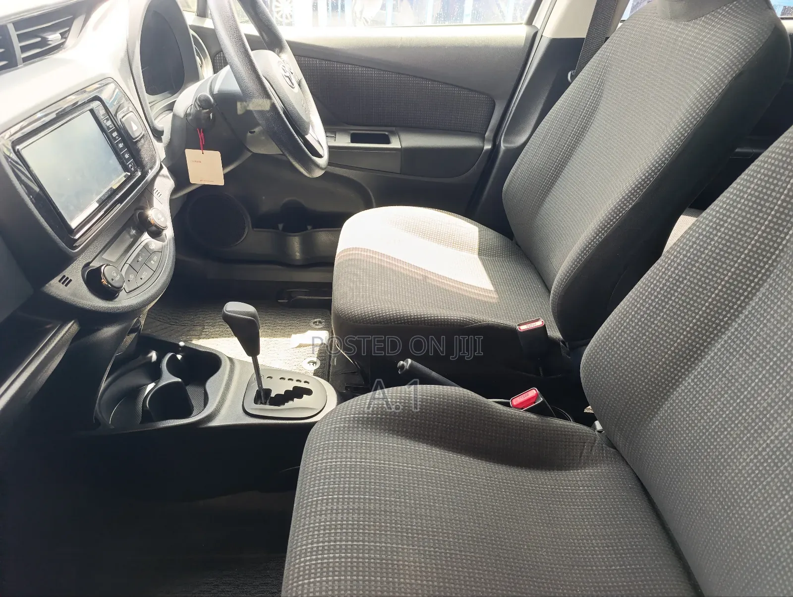 Toyota Vitz 1.5 FWD Hybrid 5dr 2019 White