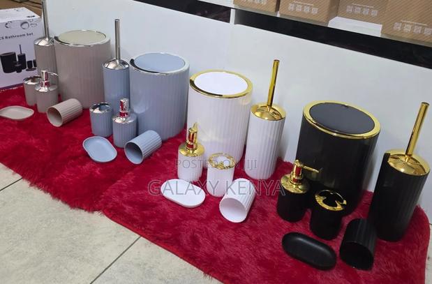 6 in Luxury Bathroom Accessories Set (Round) - main view