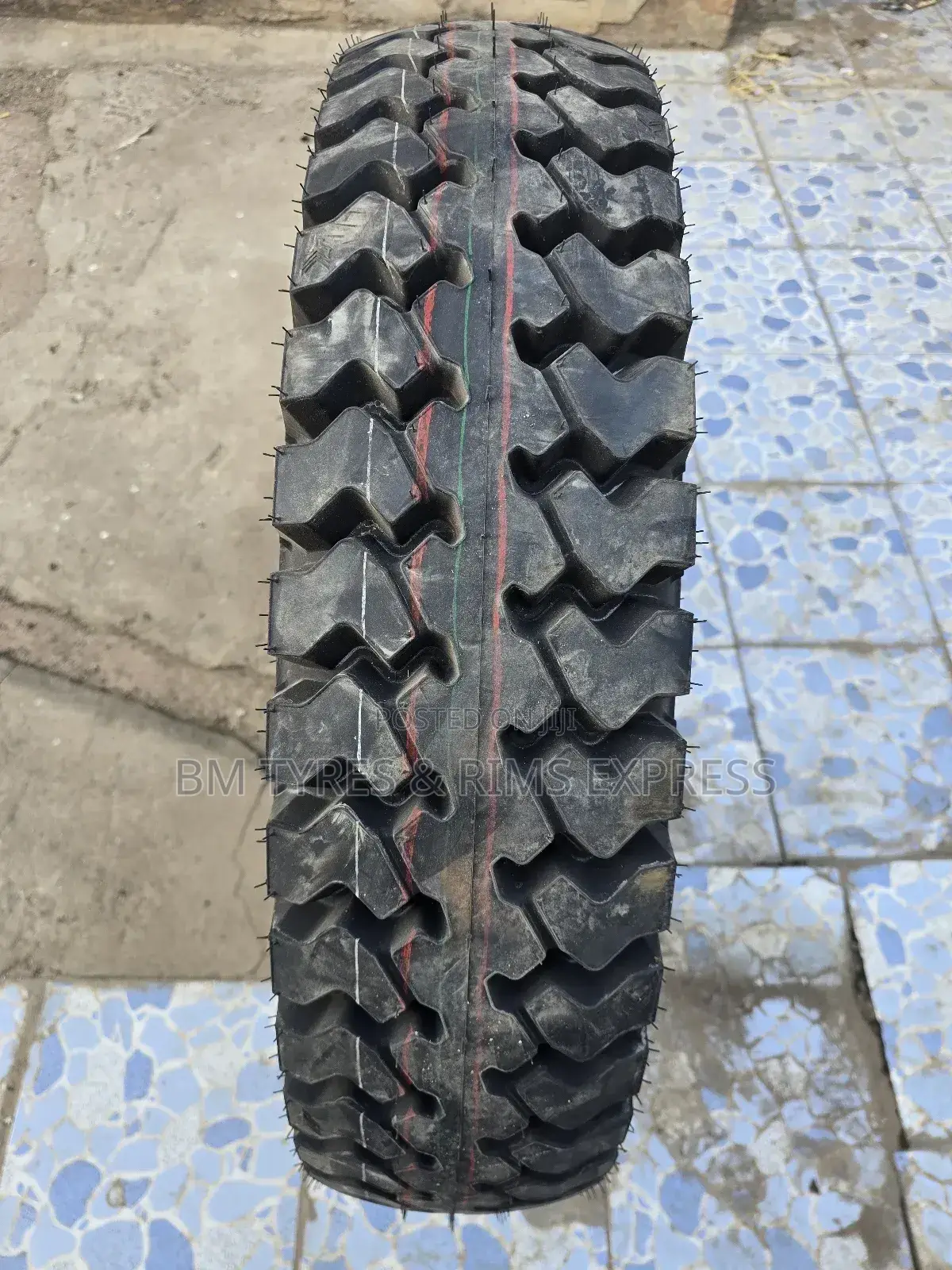 825 R16 Jk Tyres (Commercial) Diff.