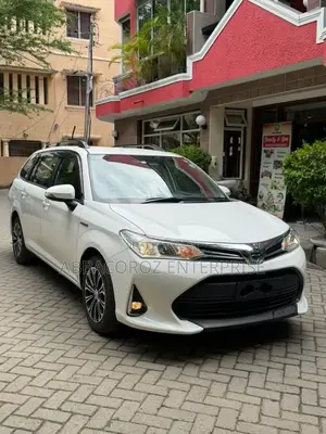 Toyota Corolla Fielder 1.5 Hybrid FWD 2018 Pearl