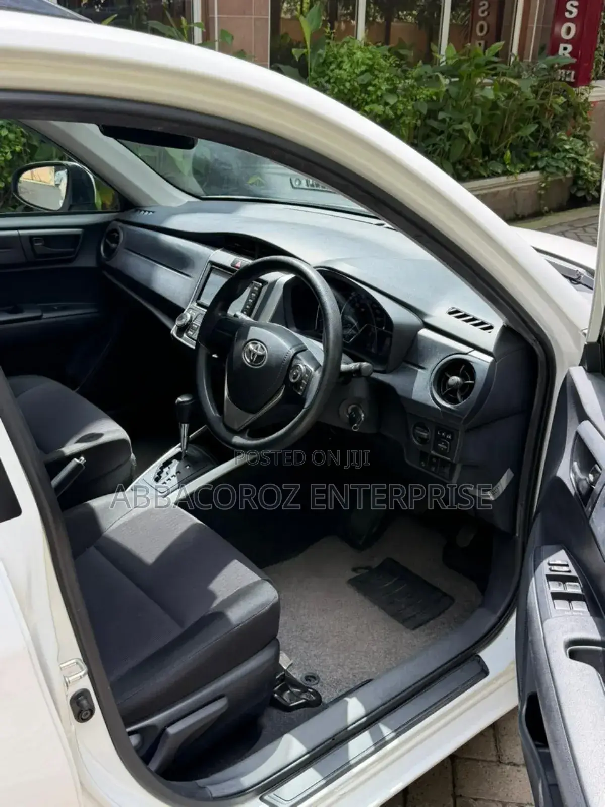 Toyota Corolla Fielder 1.5 Hybrid FWD 2018 Pearl