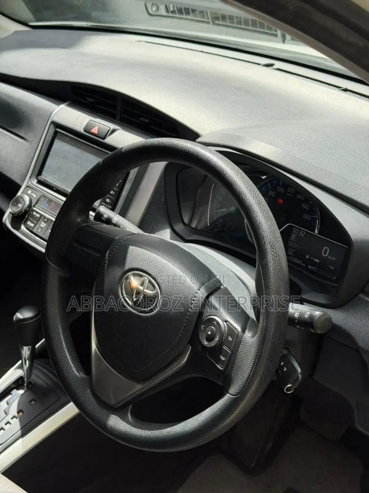 Toyota Corolla Fielder 1.5 Hybrid FWD 2018 Pearl