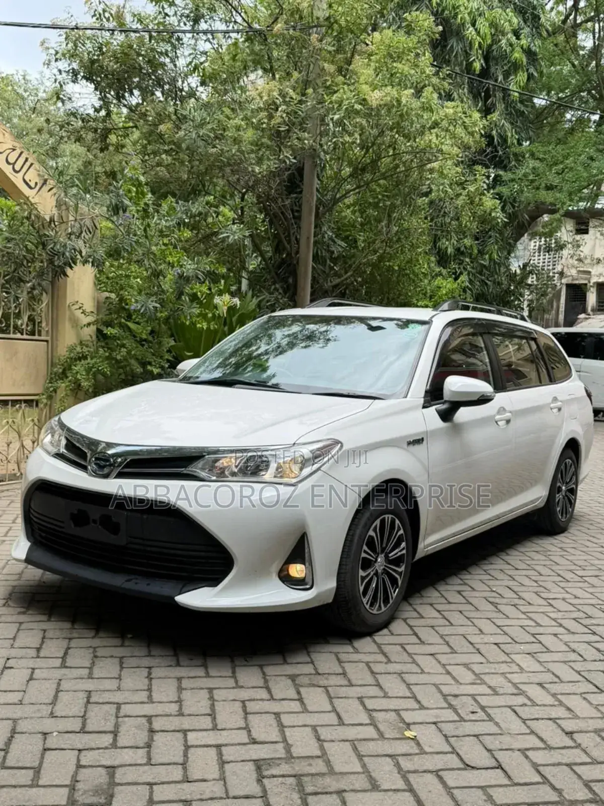 Toyota Corolla Fielder 1.5 Hybrid FWD 2018 Pearl