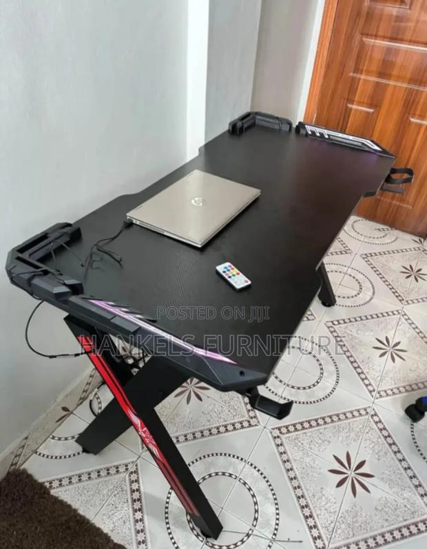 Modern Gaming Computer Desk With Led Lights – Gamer Edition