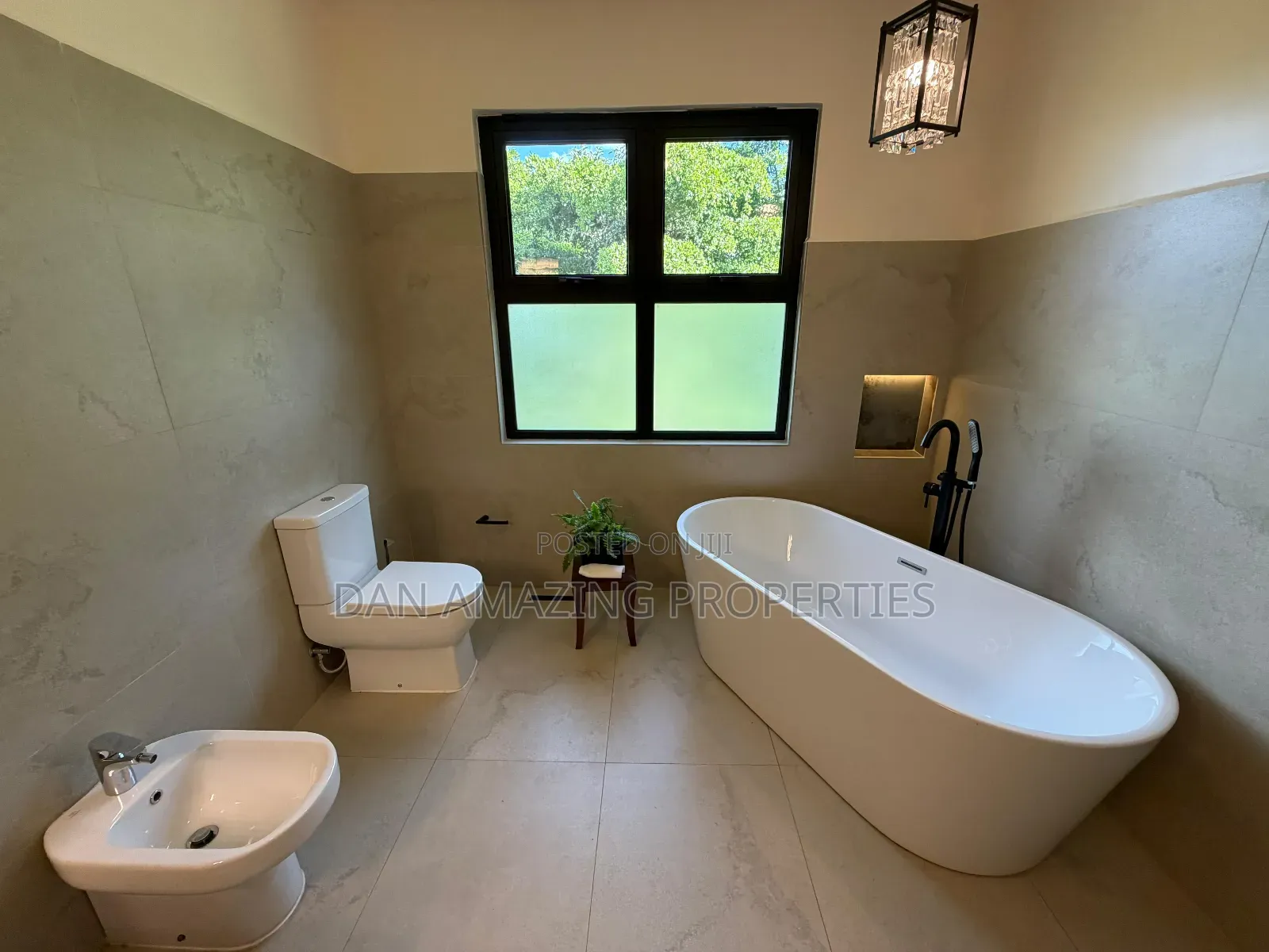 5bdrm Maisonette in Old Runda Plus Dsq for sale
