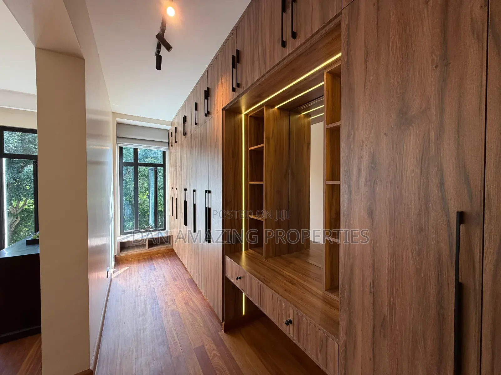 5bdrm Maisonette in Old Runda Plus Dsq for sale