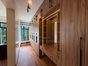 5bdrm Maisonette in Old Runda Plus Dsq for sale