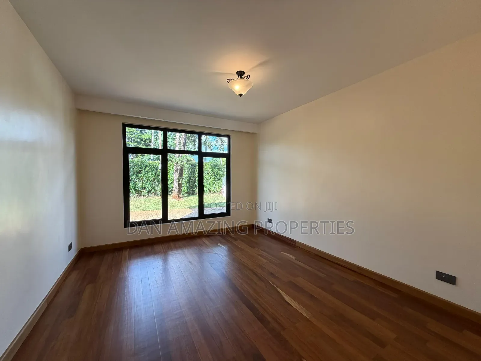 5bdrm Maisonette in Old Runda Plus Dsq for sale