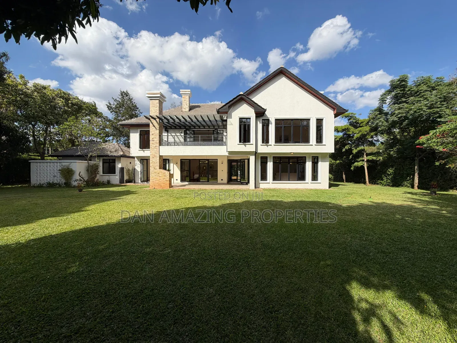 5bdrm Maisonette in Old Runda Plus Dsq for sale