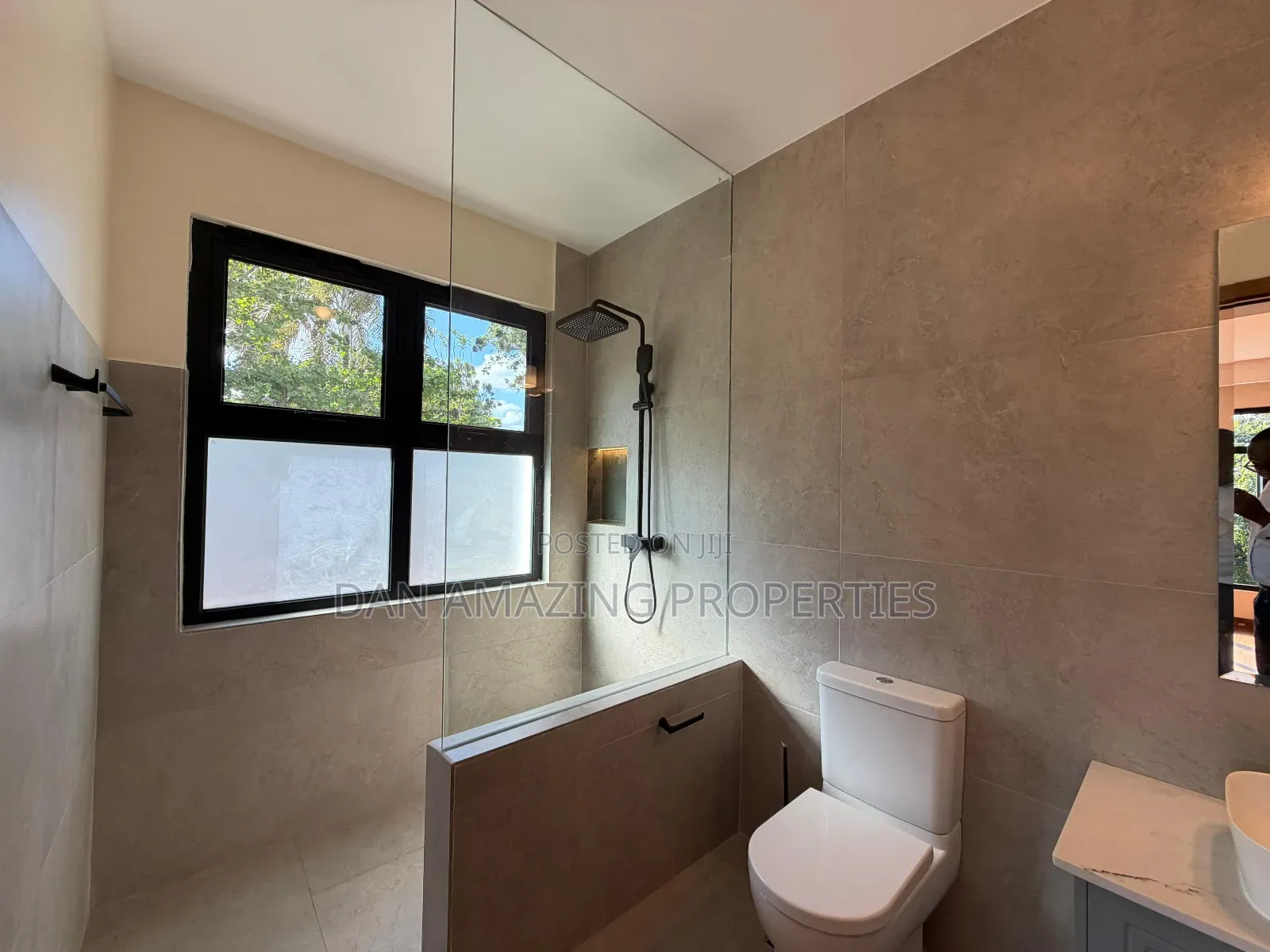 5bdrm Maisonette in Old Runda Plus Dsq for sale