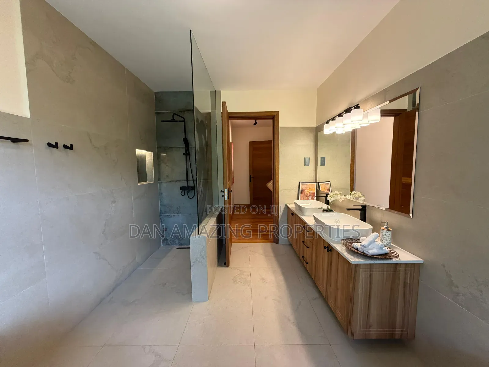 5bdrm Maisonette in Old Runda Plus Dsq for sale