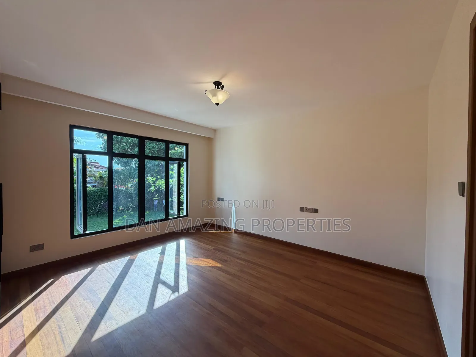 5bdrm Maisonette in Old Runda Plus Dsq for sale