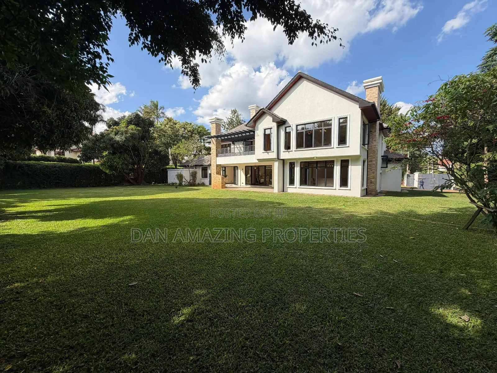 5bdrm Maisonette in Old Runda Plus Dsq for sale