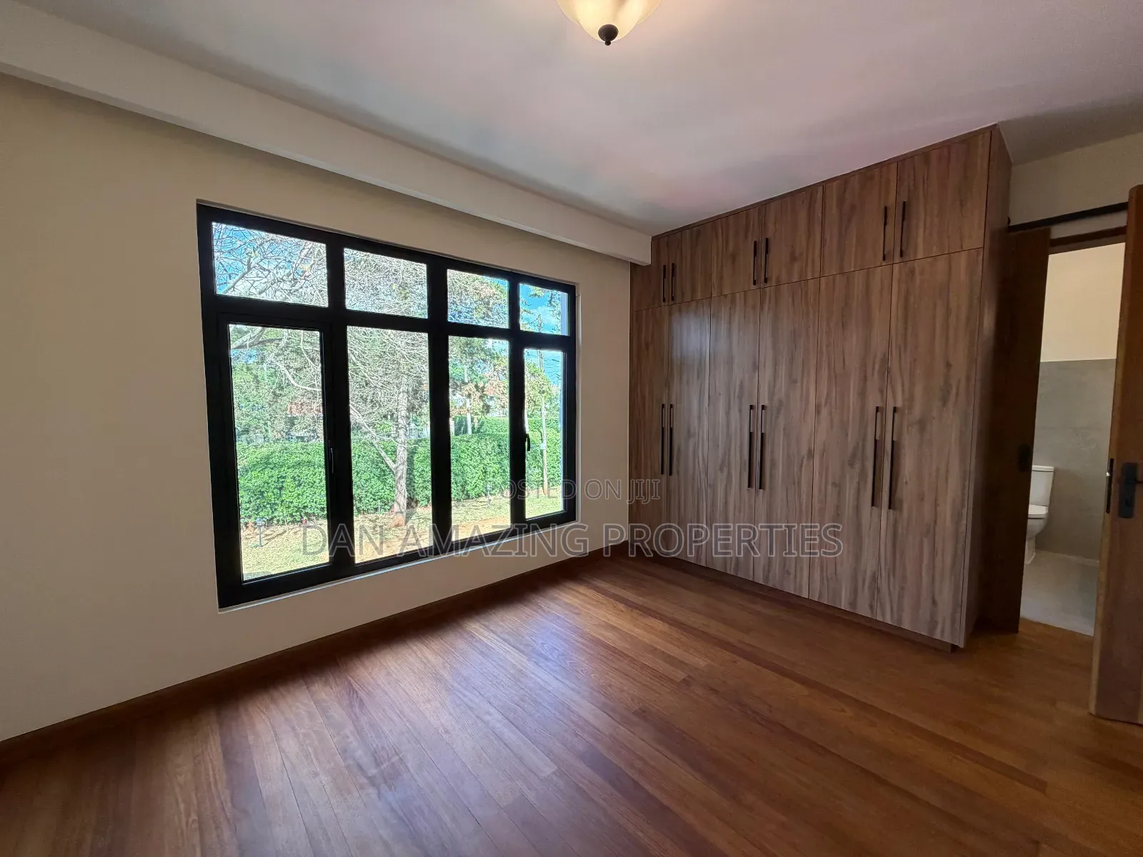 5bdrm Maisonette in Old Runda Plus Dsq for sale