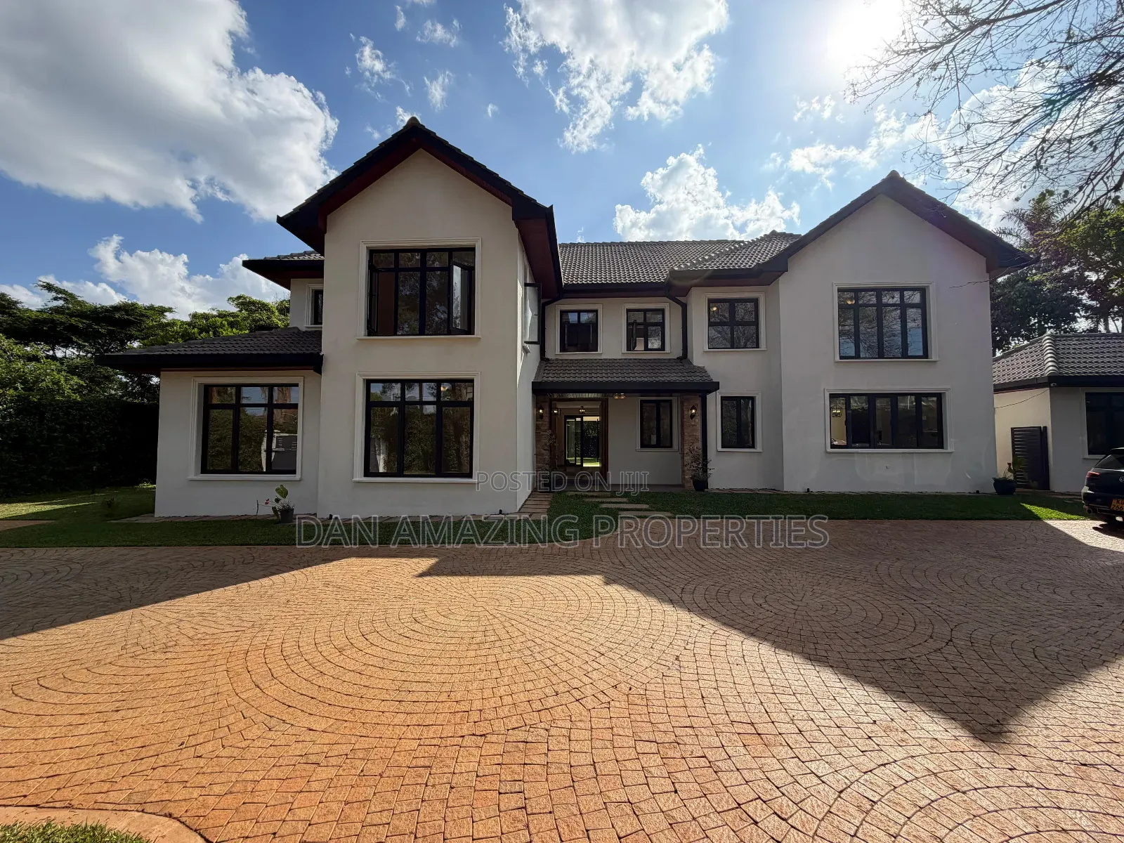5bdrm Maisonette in Old Runda Plus Dsq for sale