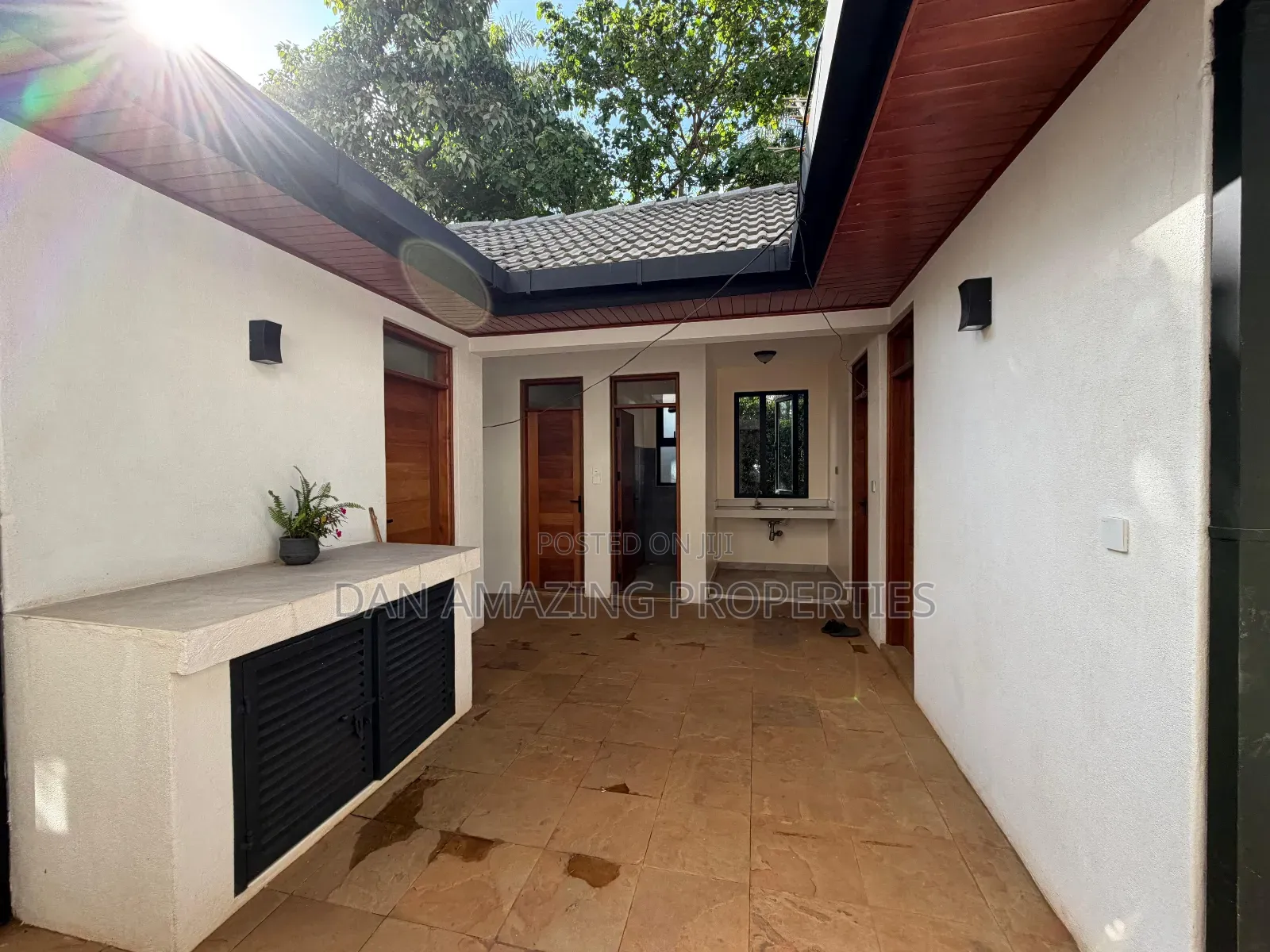 5bdrm Maisonette in Old Runda Plus Dsq for sale