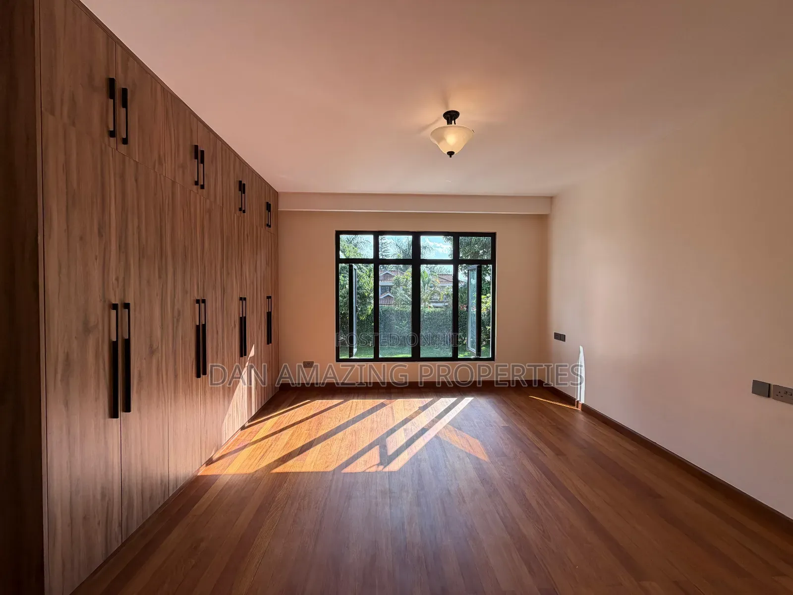5bdrm Maisonette in Old Runda Plus Dsq for sale