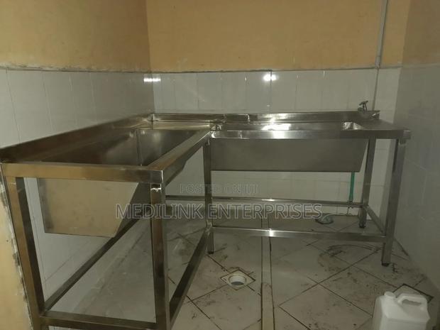 Customized L Shaped Site Made Sinks Installation - main view
