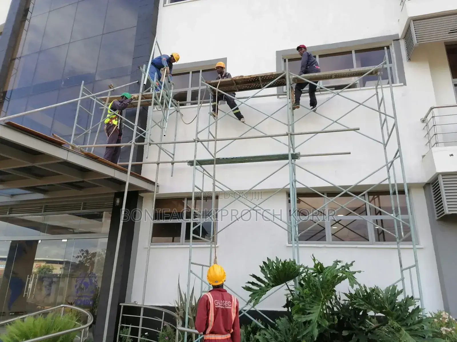 Frames for Hire Services With Platforms