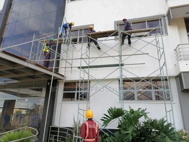 Frames for Hire Services With Platforms