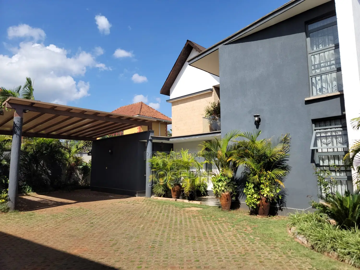 4bdrm Townhouse/Terrace in Garden Estate, Ridgeways for sale