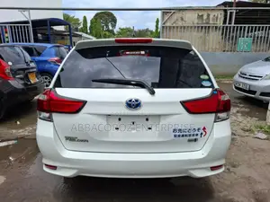 Toyota Corolla Fielder 1.5 Hybrid FWD 2018 White