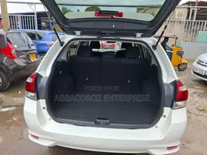 Toyota Corolla Fielder 1.5 Hybrid FWD 2018 White